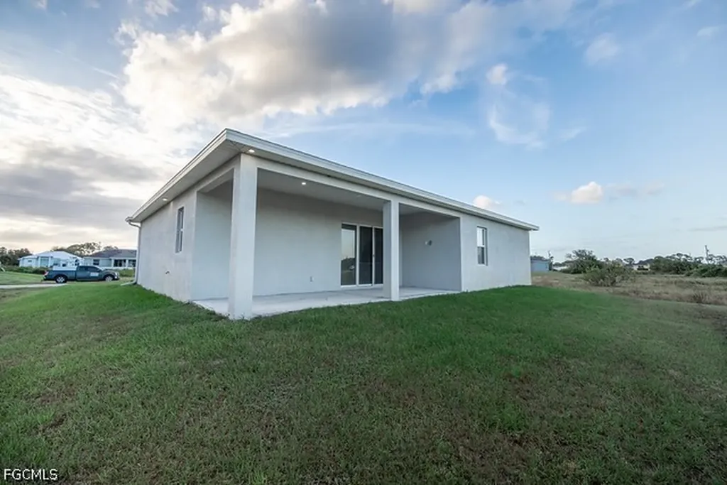 2911 48th Street SW Lehigh Acres FL 33976
