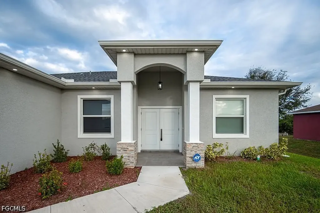 2911 48th Street SW Lehigh Acres FL 33976