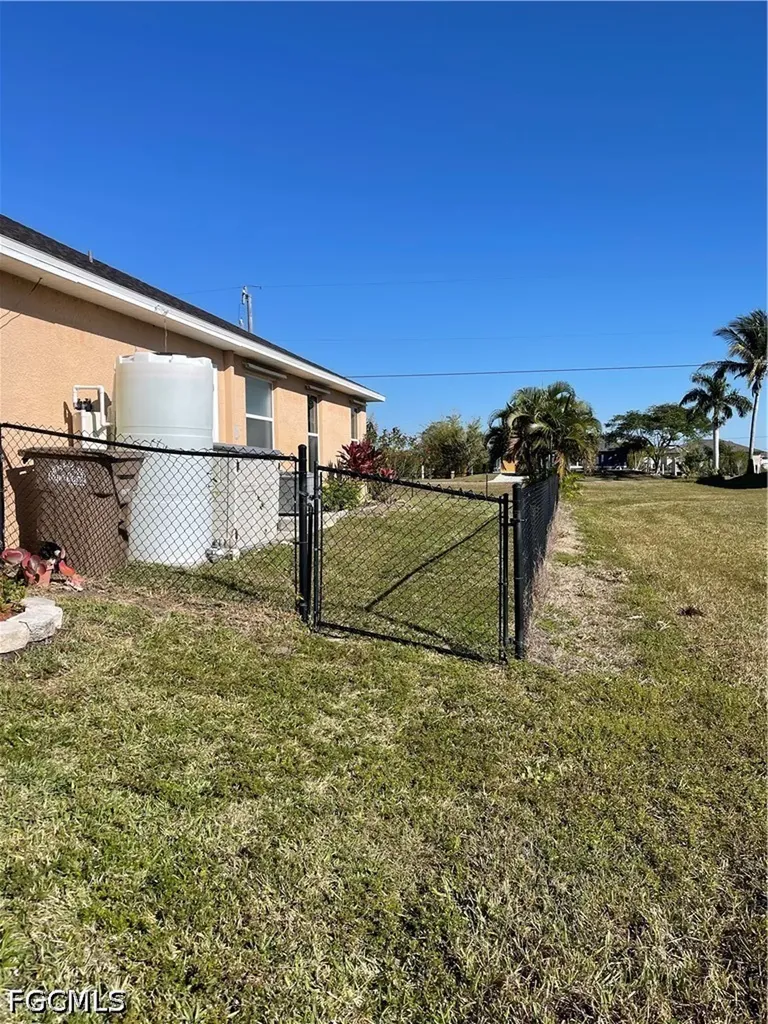 2721 NW 4th Street Cape Coral FL 33993