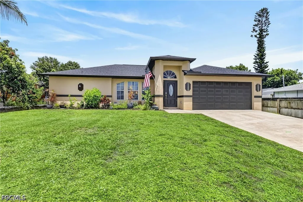 2205 NE 1st Place Cape Coral FL 33909