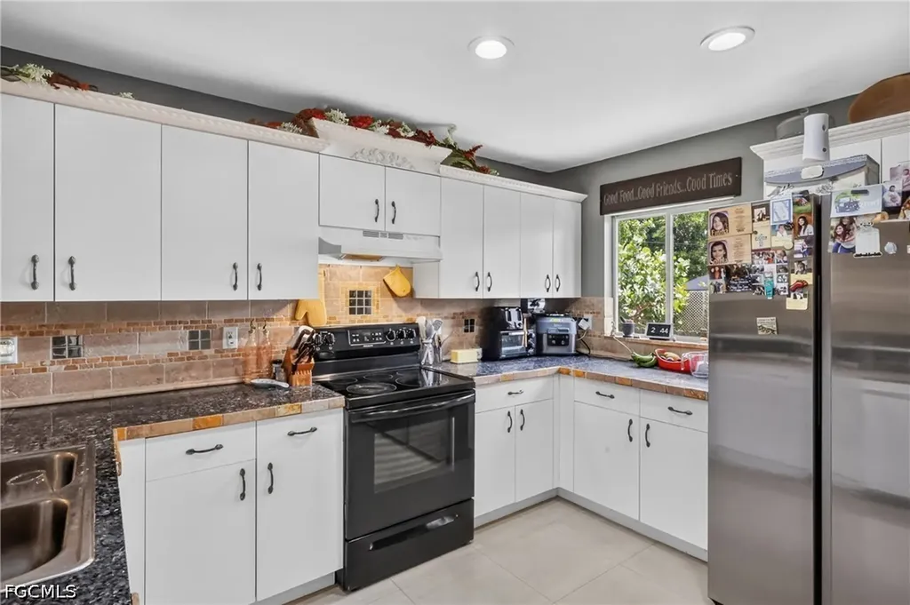 2205 NE 1st Place Cape Coral FL 33909