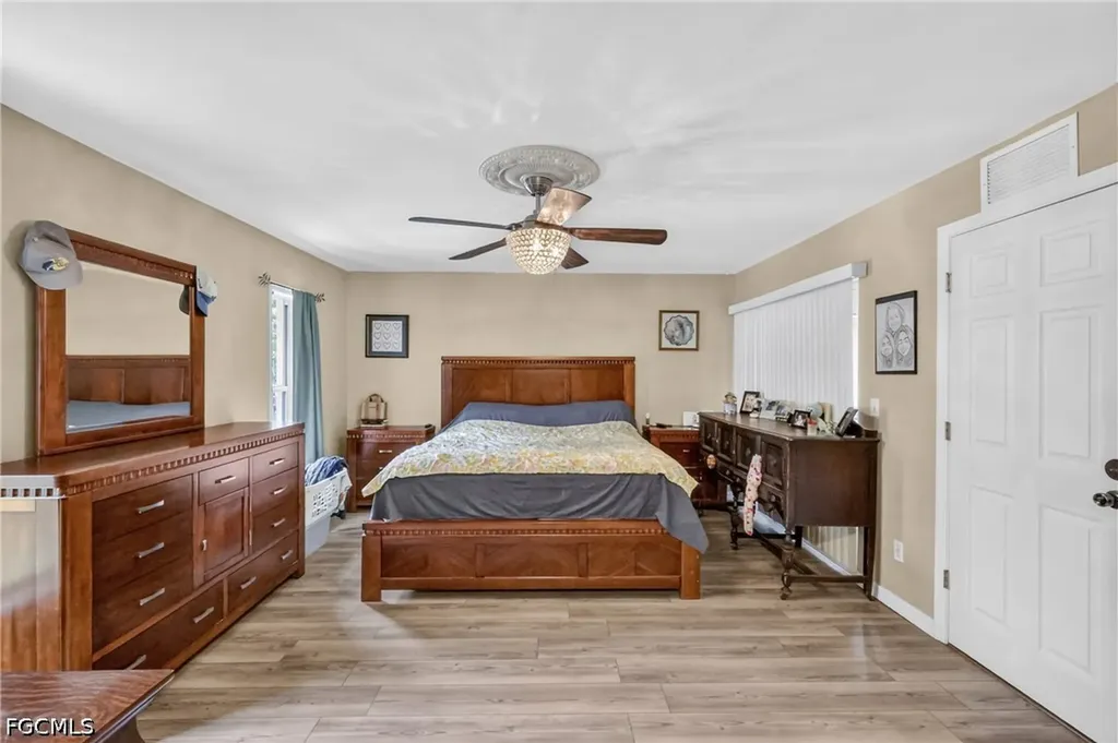 2205 NE 1st Place Cape Coral FL 33909