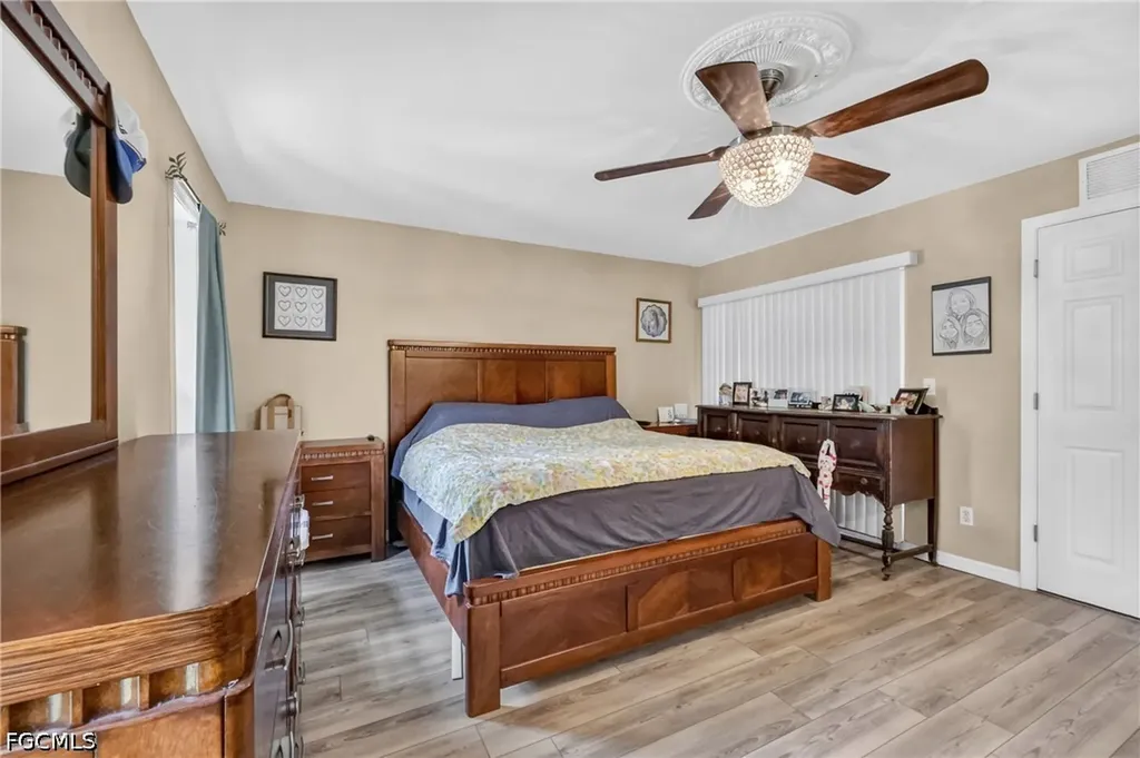 2205 NE 1st Place Cape Coral FL 33909