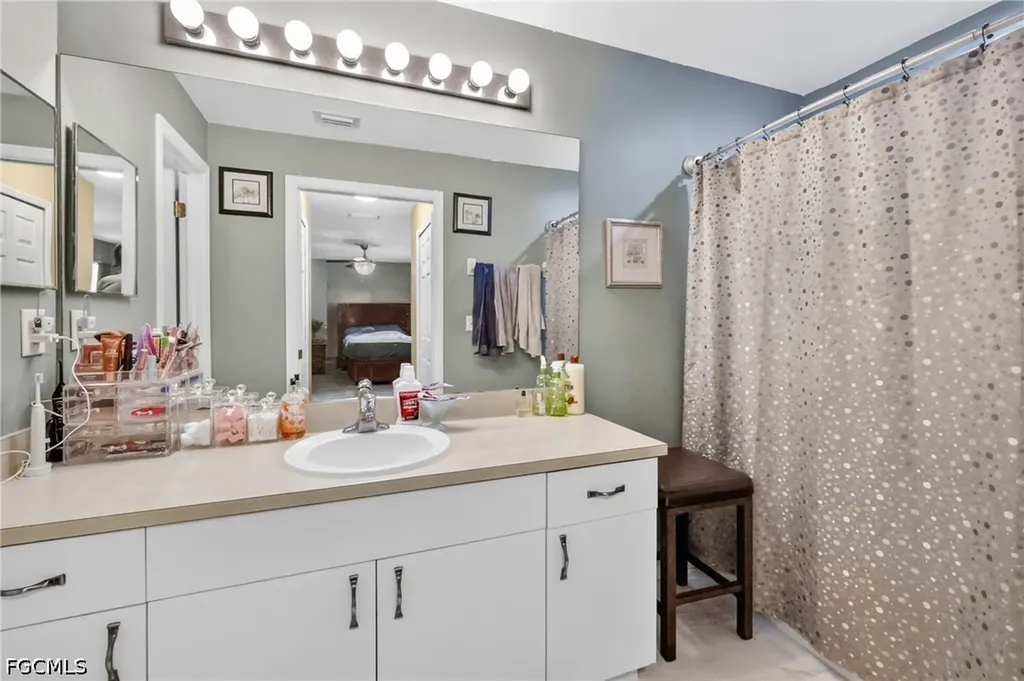 2205 NE 1st Place Cape Coral FL 33909