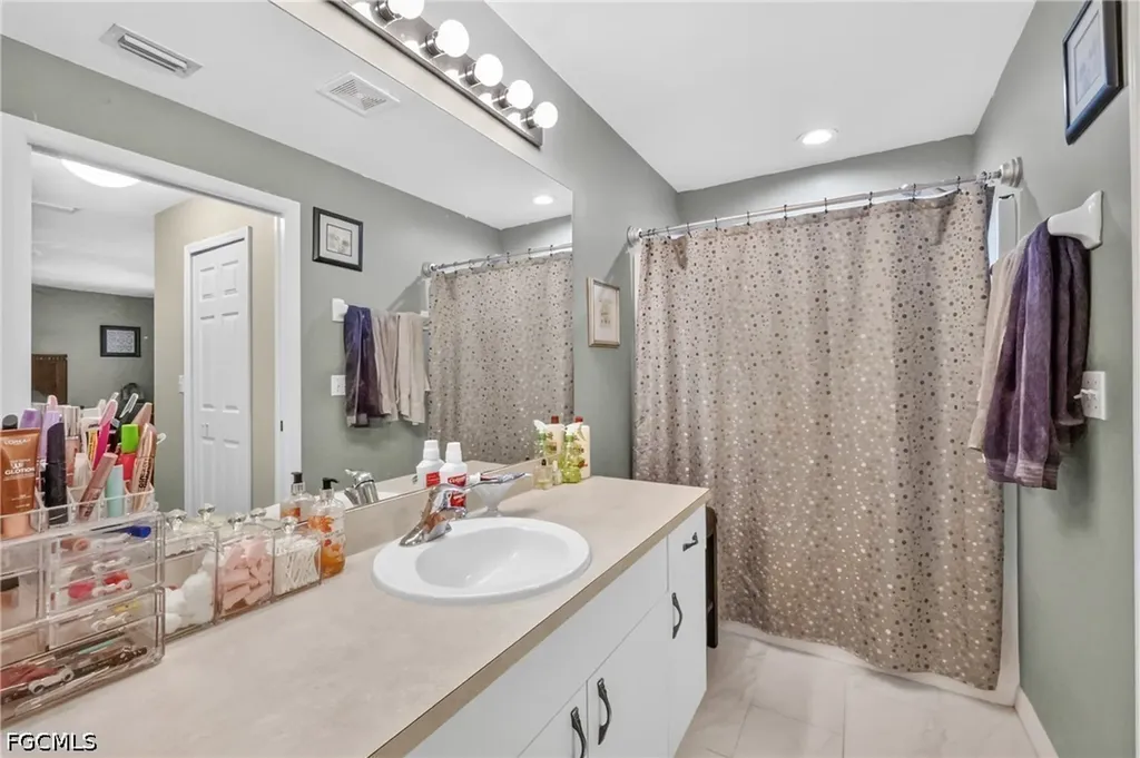 2205 NE 1st Place Cape Coral FL 33909