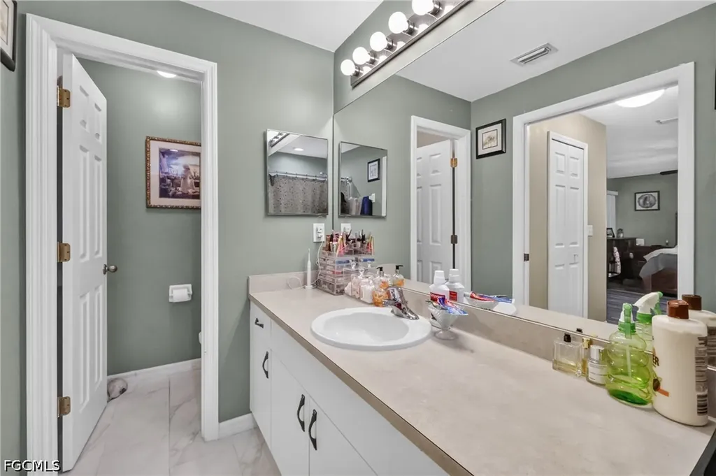 2205 NE 1st Place Cape Coral FL 33909