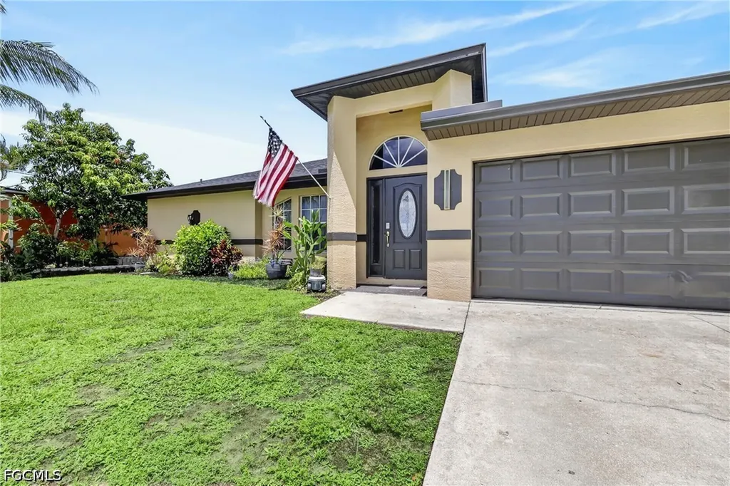 2205 NE 1st Place Cape Coral FL 33909