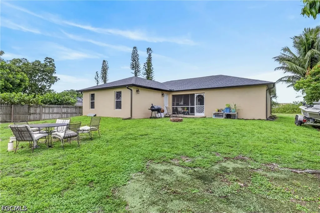 2205 NE 1st Place Cape Coral FL 33909