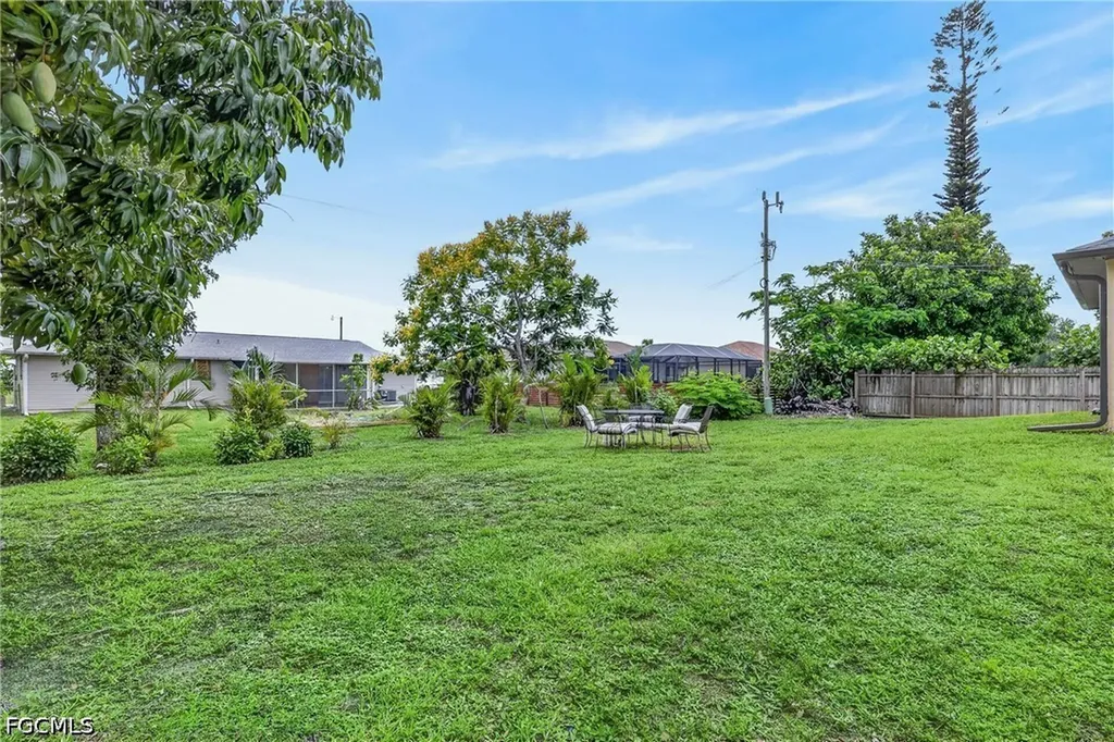 2205 NE 1st Place Cape Coral FL 33909
