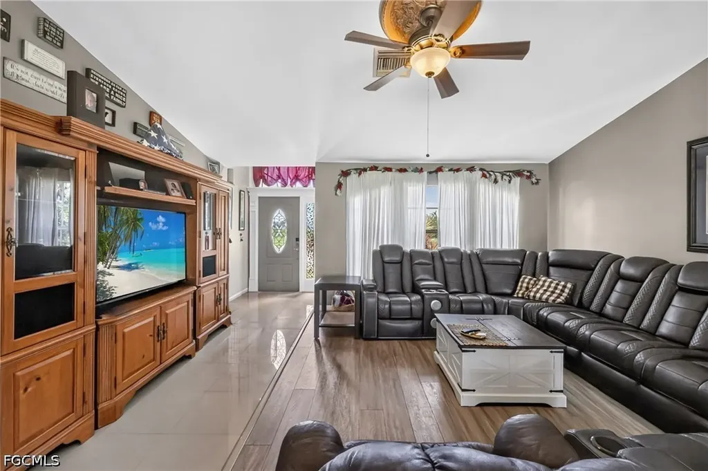 2205 NE 1st Place Cape Coral FL 33909