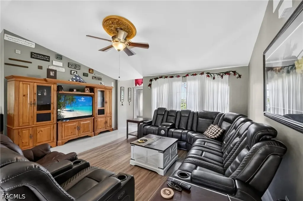 2205 NE 1st Place Cape Coral FL 33909