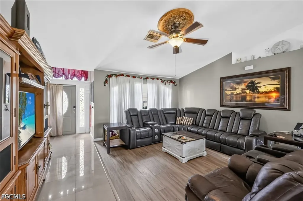 2205 NE 1st Place Cape Coral FL 33909