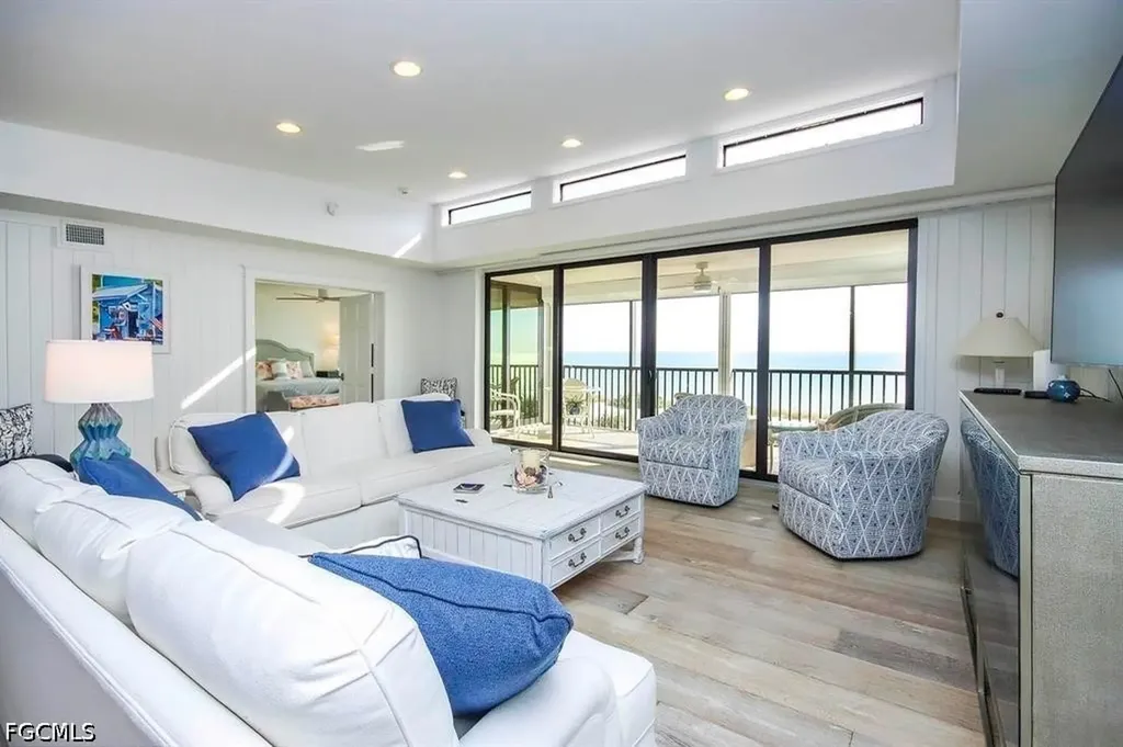 Sanibel FL, 2629 W Gulf Drive, Unit 3B