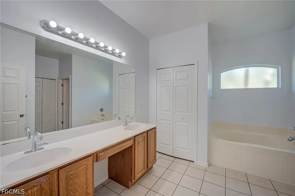 2743 Nature Pointe Loop Fort Myers FL 33905