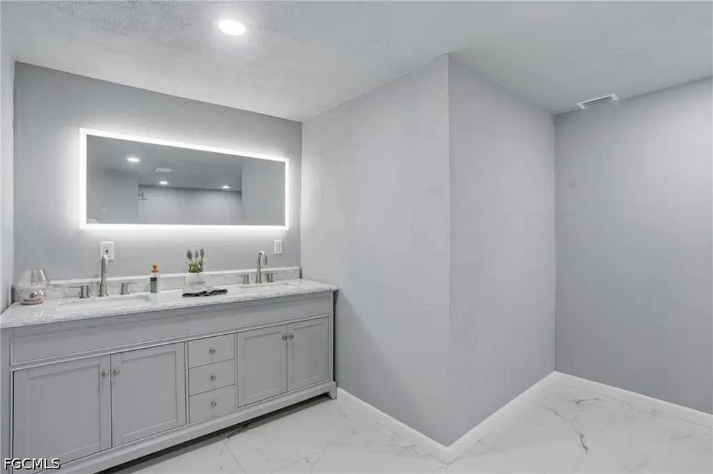 372 Altamont Avenue Fort Myers FL 33905