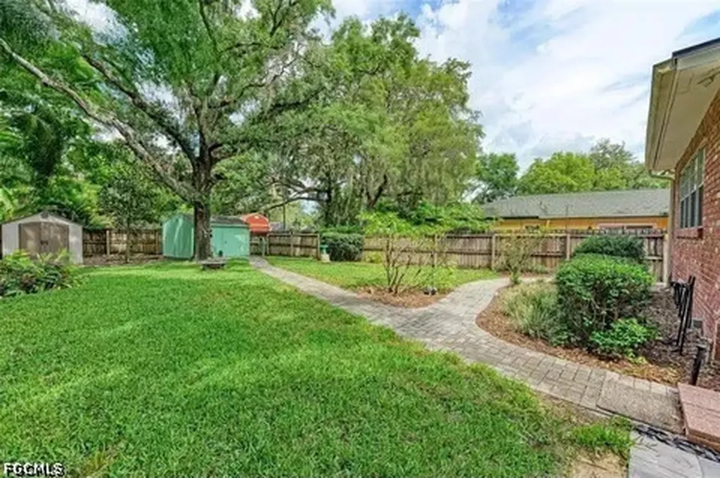11710 North Street Tampa FL 33617