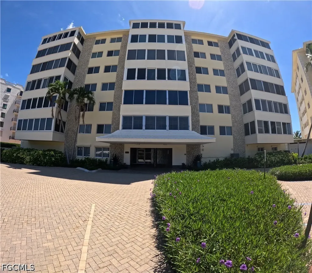 Naples FL, 3420 Gulf Shore Boulevard N, Unit 43
