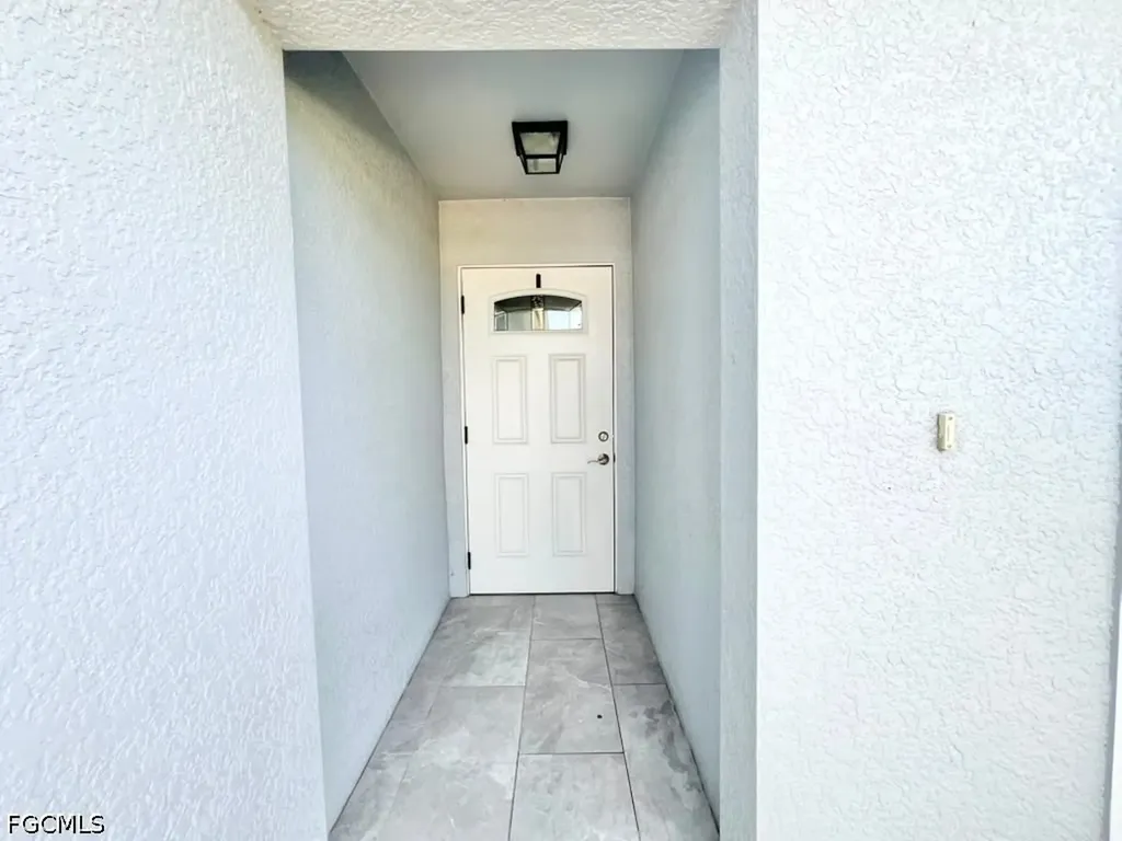 4622 SW 7th Place Cape Coral FL 33914
