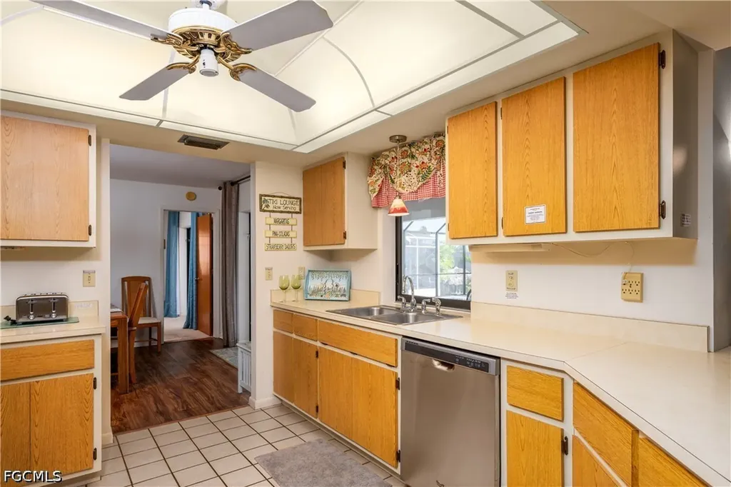 532 SE 33rd Street Cape Coral FL 33904