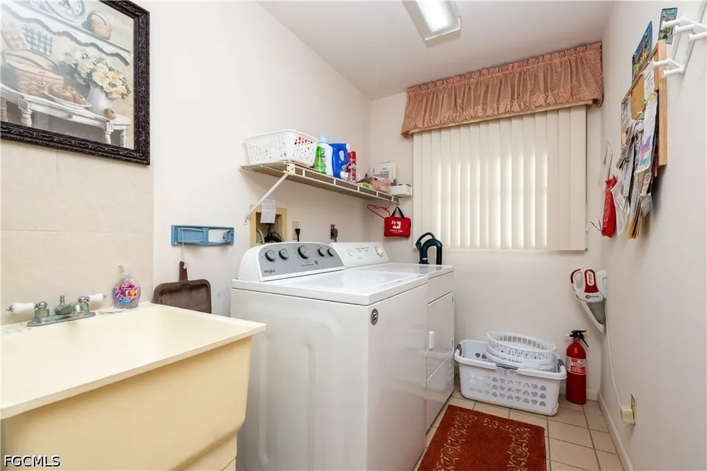 532 SE 33rd Street Cape Coral FL 33904
