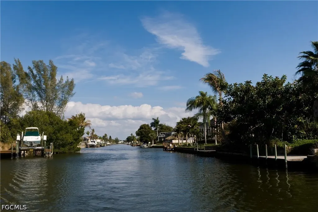 532 SE 33rd Street Cape Coral FL 33904