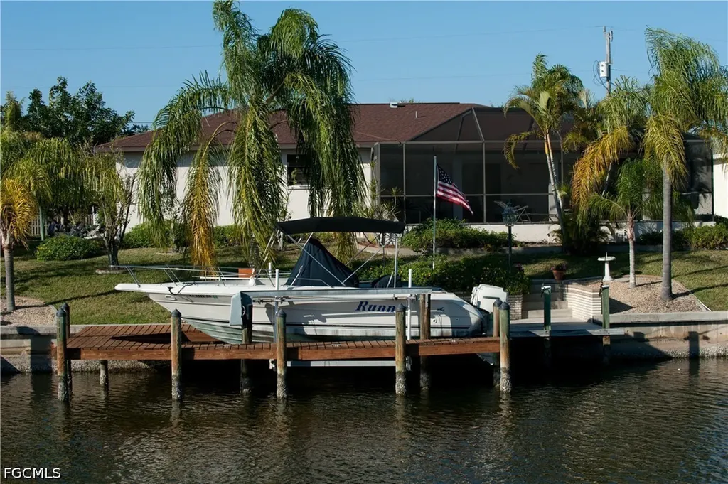 532 SE 33rd Street Cape Coral FL 33904