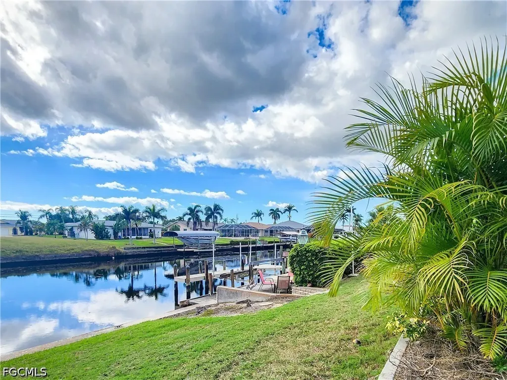 532 SE 33rd Street Cape Coral FL 33904