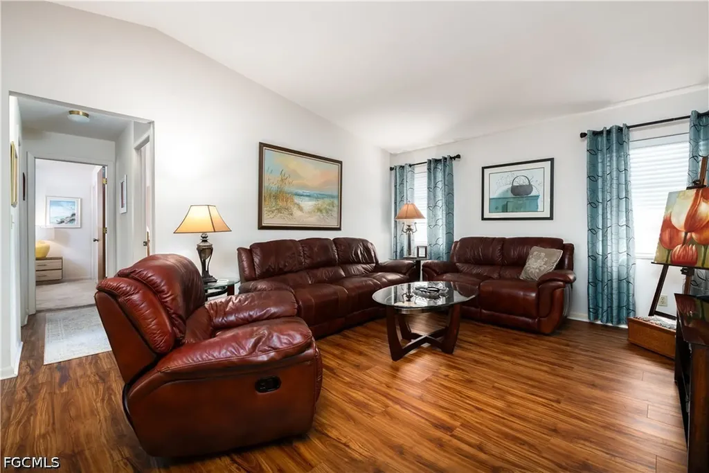 532 SE 33rd Street Cape Coral FL 33904