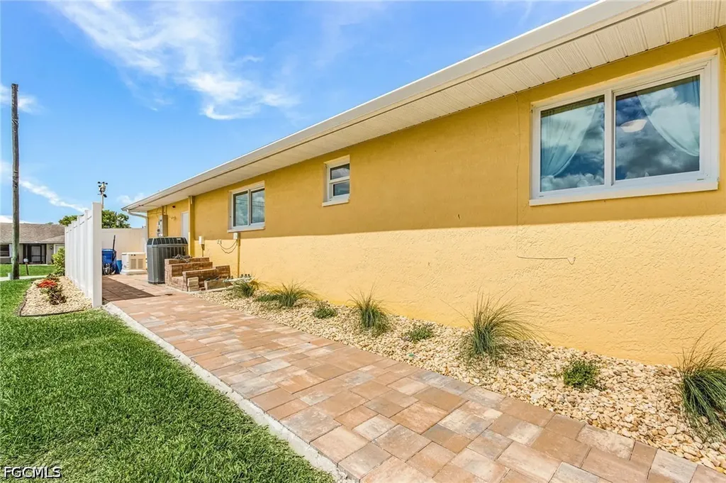 1205 NE 11th Terrace Cape Coral FL 33909