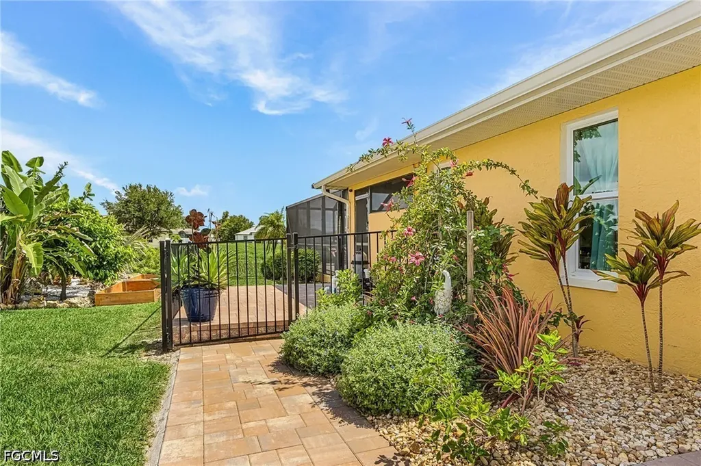 1205 NE 11th Terrace Cape Coral FL 33909