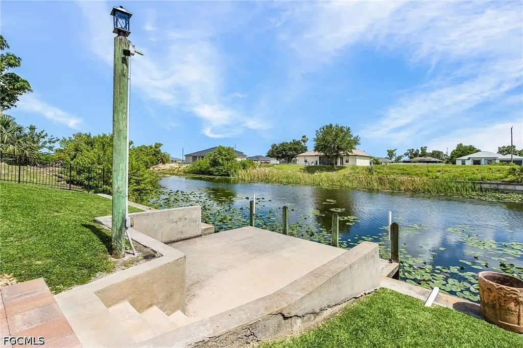 1205 NE 11th Terrace Cape Coral FL 33909