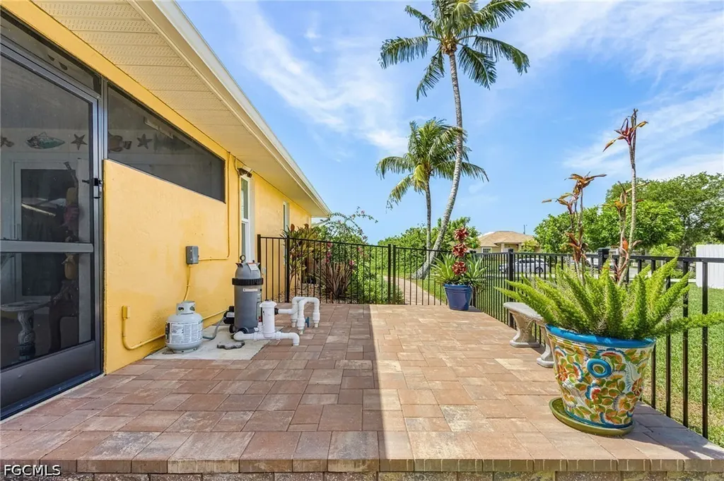 1205 NE 11th Terrace Cape Coral FL 33909