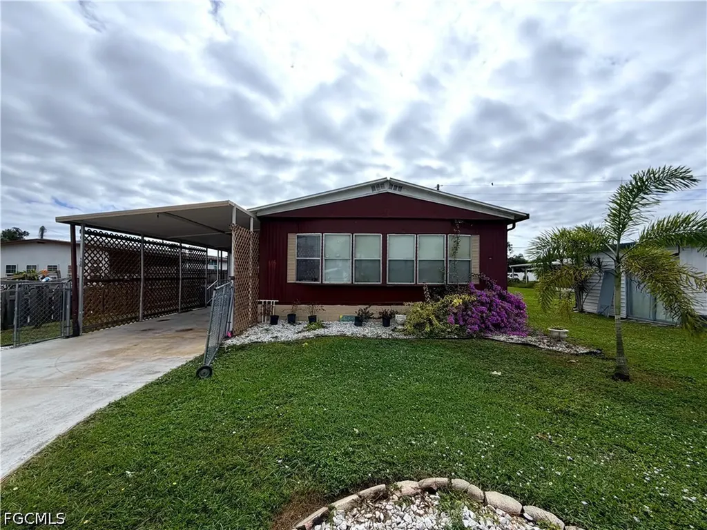 106 Gaslight Avenue North Fort Myers FL 33917