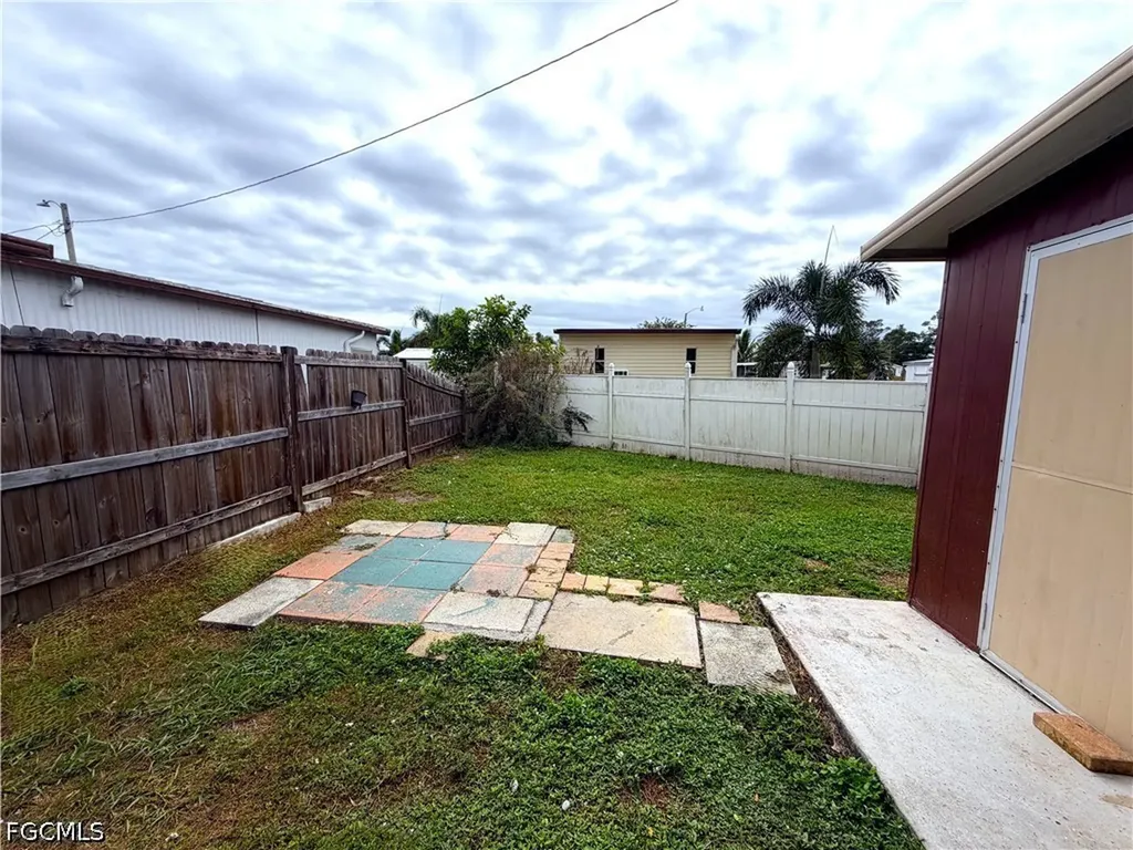 106 Gaslight Avenue North Fort Myers FL 33917