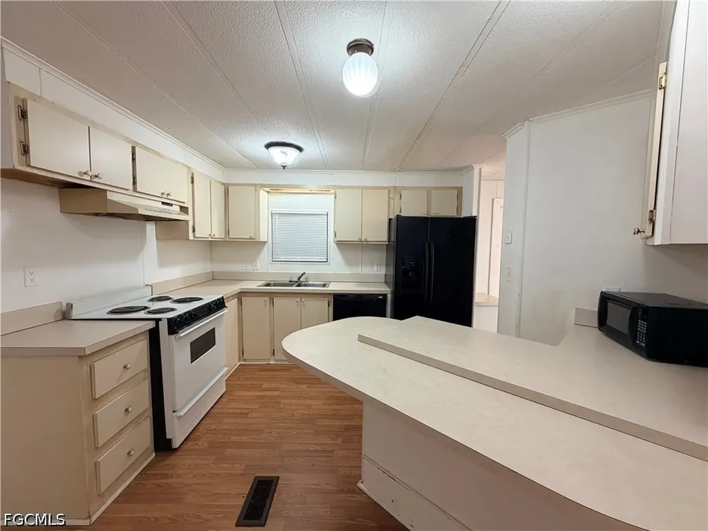 106 Gaslight Avenue North Fort Myers FL 33917