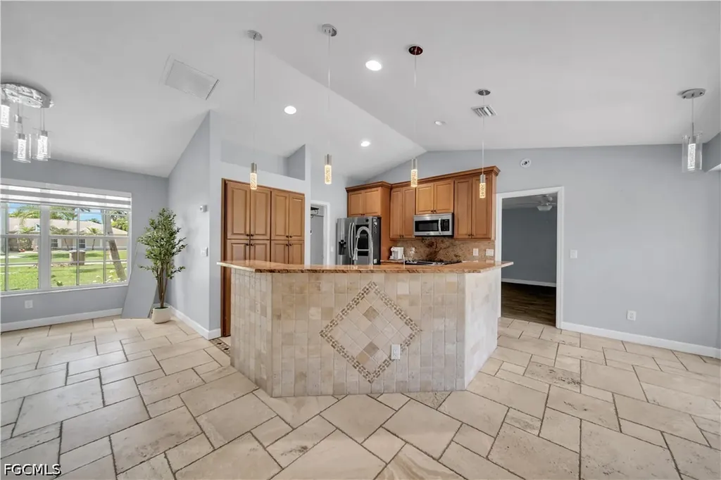427 SE 19th Terrace Cape Coral FL 33990