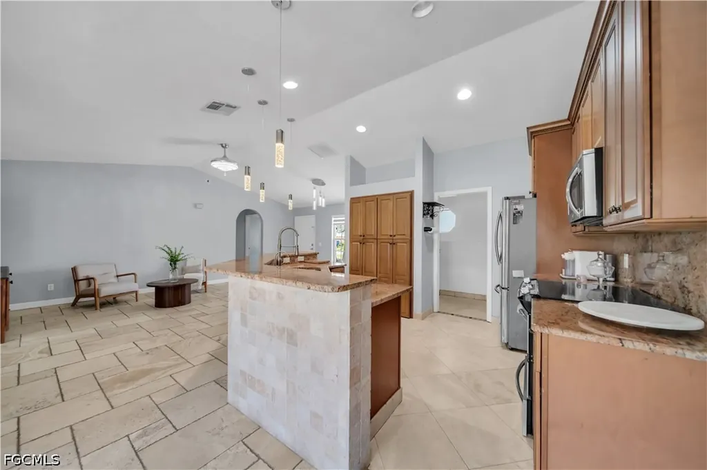 427 SE 19th Terrace Cape Coral FL 33990