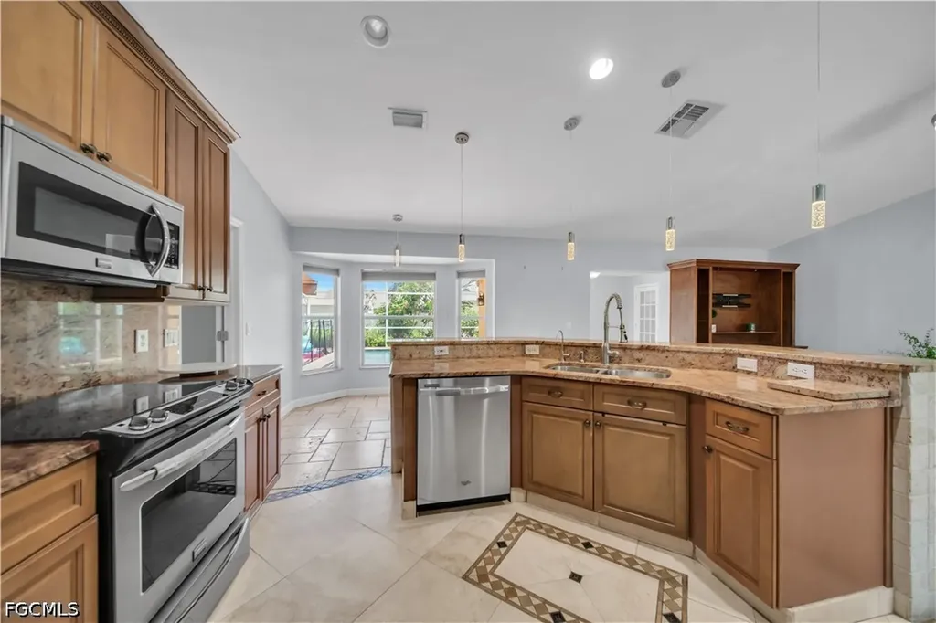 427 SE 19th Terrace Cape Coral FL 33990