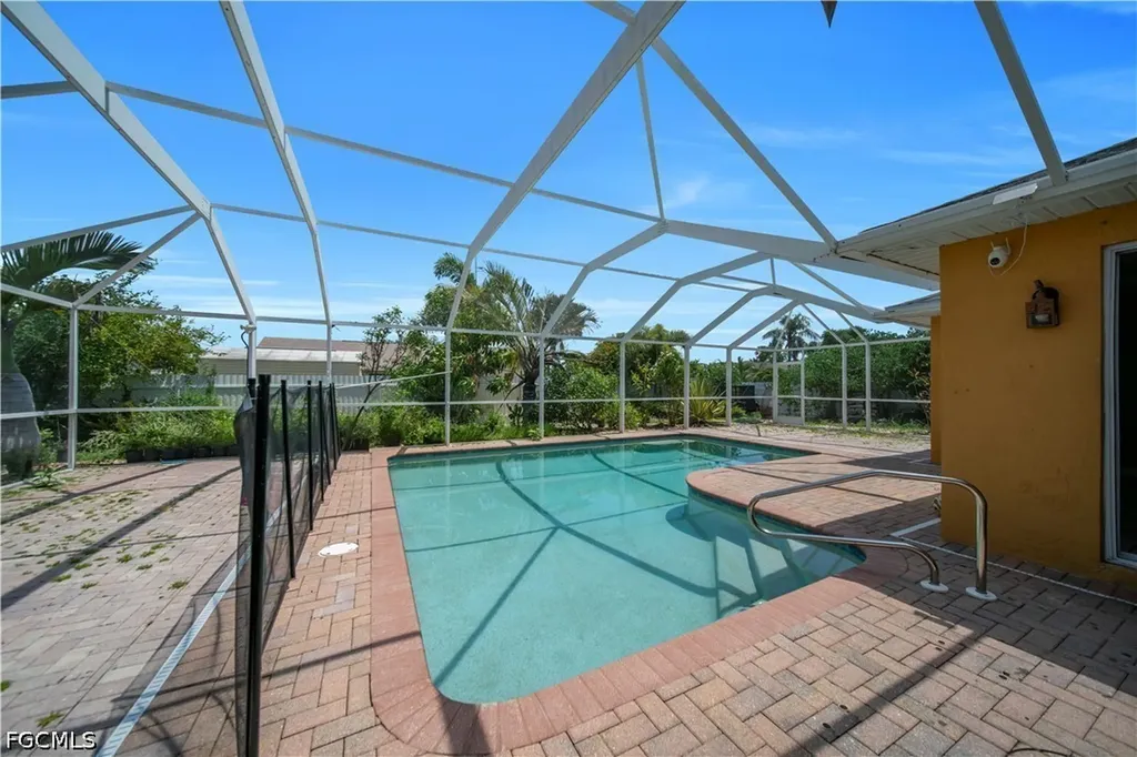 427 SE 19th Terrace Cape Coral FL 33990