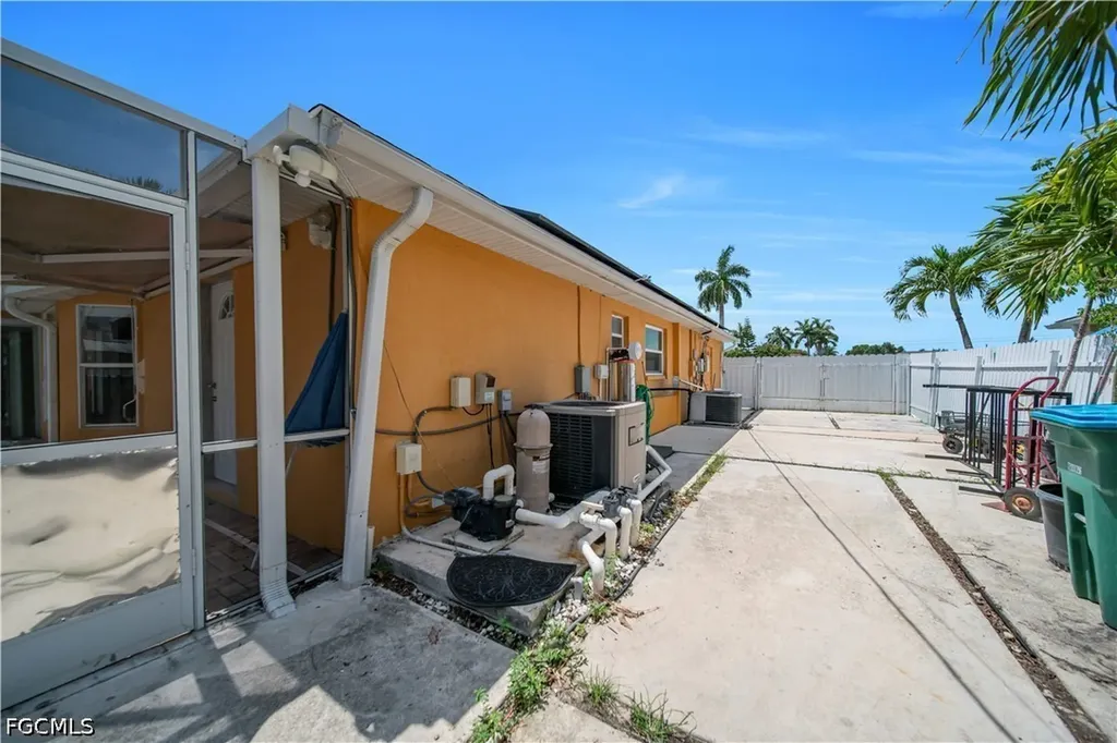 427 SE 19th Terrace Cape Coral FL 33990
