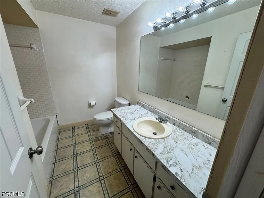 607 SE 47th Street Cape Coral FL 33904