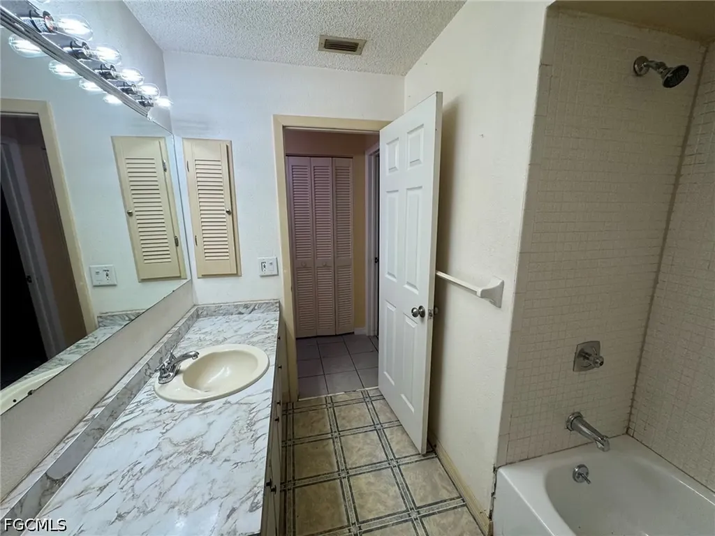 607 SE 47th Street Cape Coral FL 33904
