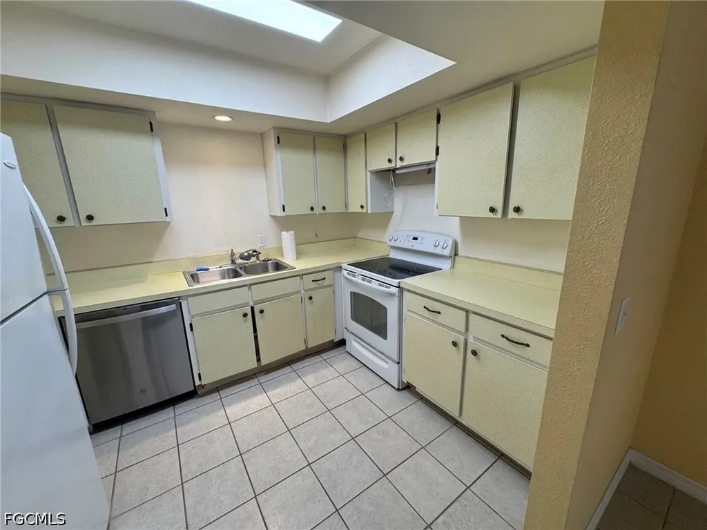 607 SE 47th Street Cape Coral FL 33904