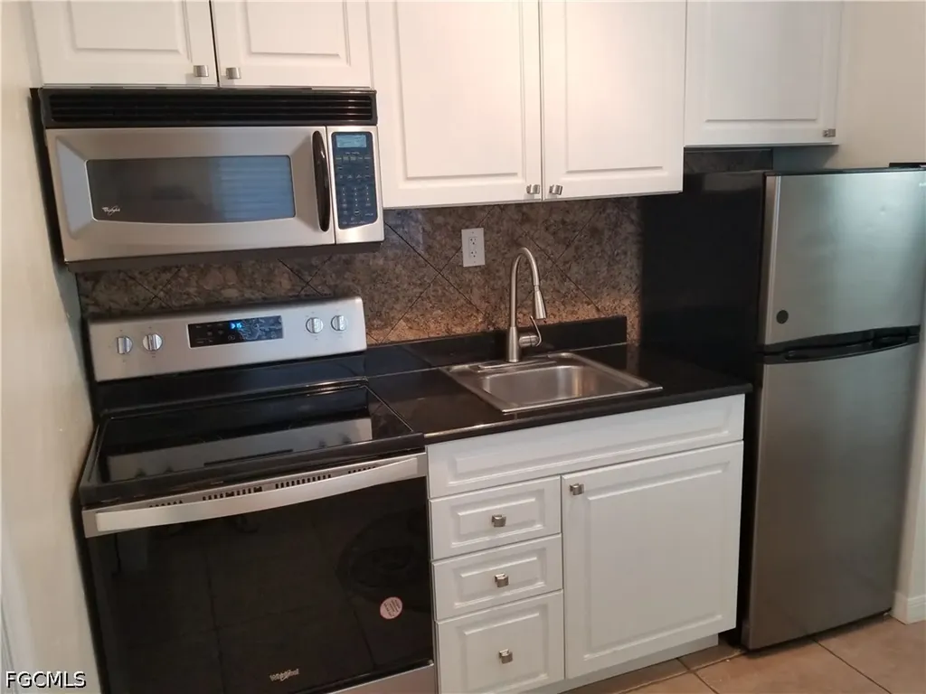8162 Country Road Fort Myers FL 33919