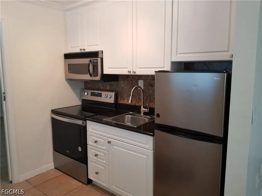 8162 Country Road Fort Myers FL 33919