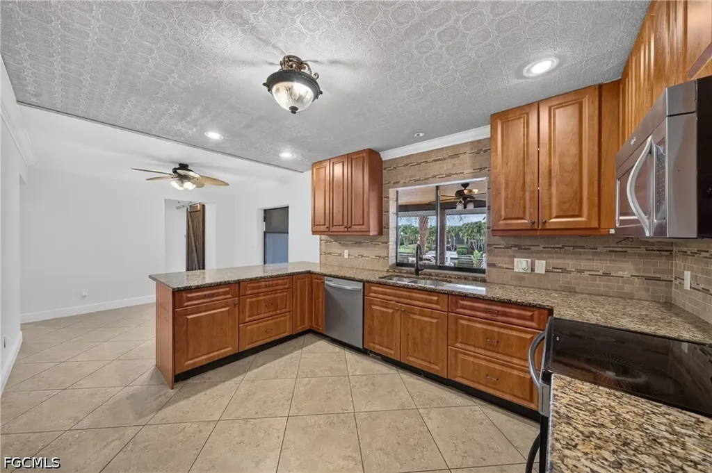 1919 SE 37th Terrace Cape Coral FL 33904