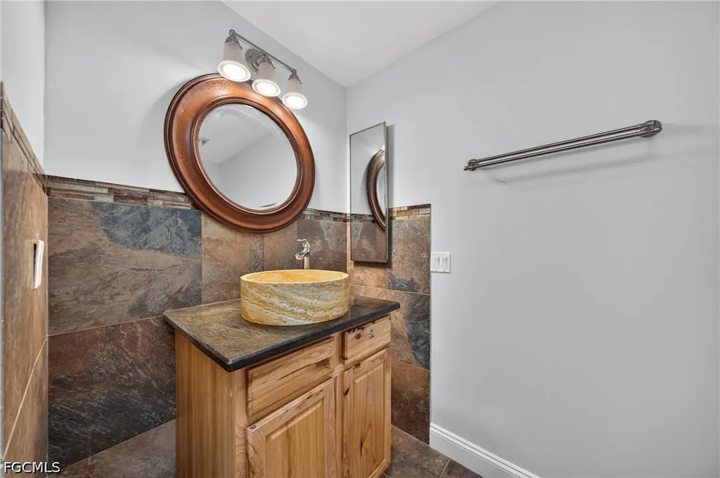 1919 SE 37th Terrace Cape Coral FL 33904