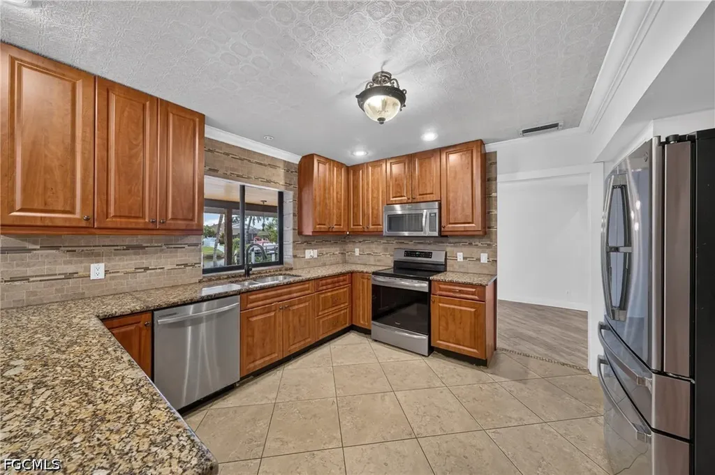 1919 SE 37th Terrace Cape Coral FL 33904