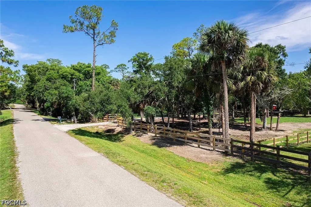 14661 Duke Highway Alva FL 33920