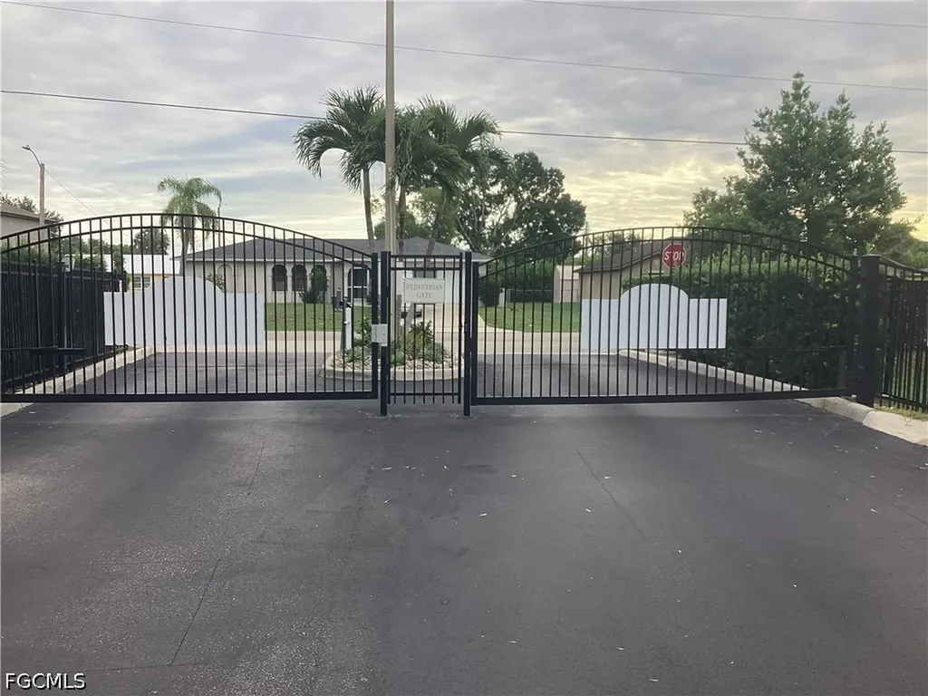 1121 Van Loon Commons Circle Cape Coral FL 33909
